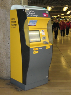 One of the “Bornes Libre
    Service” in the Gare de Lyon train sttaion in Paris