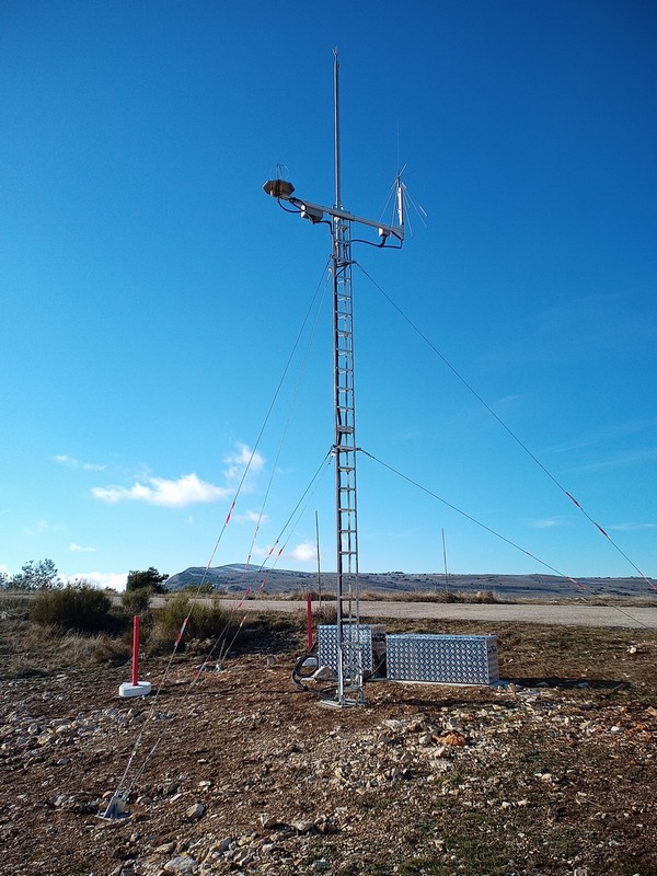 pylone antennes radio satellite