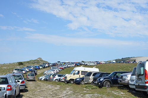 Des parkings à perte de vue...